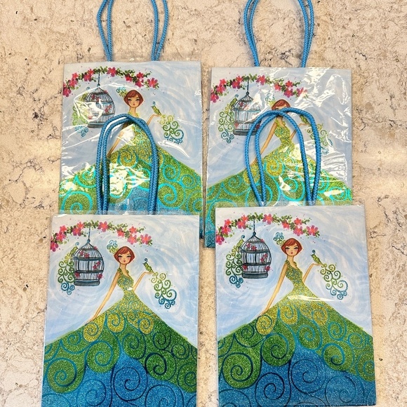 Papyrus Set of 4 Gift Bags New - Picture 1 of 6